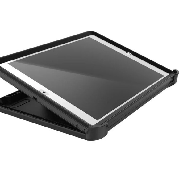 Otter box Pad (7th, 8th, and 9th gen) Case
Defender Series - Picture 2 of 9